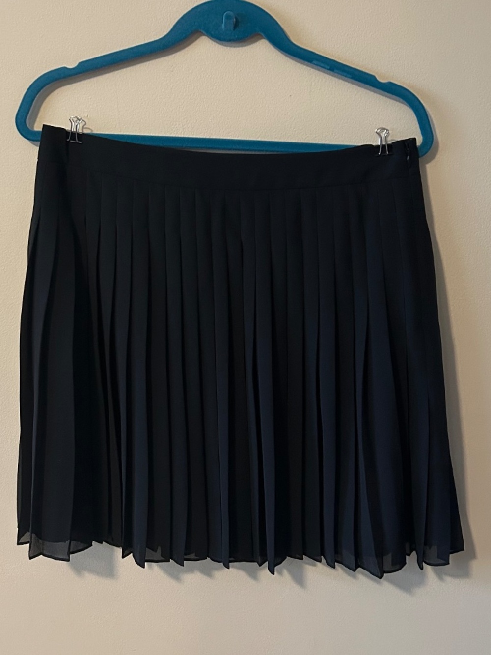 368 LOFT Black Pleated Mini Skirt